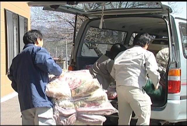 東日本大震災救援物資　被災地へ