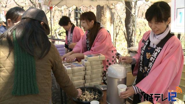 高遠城址公園　花見ムード満開