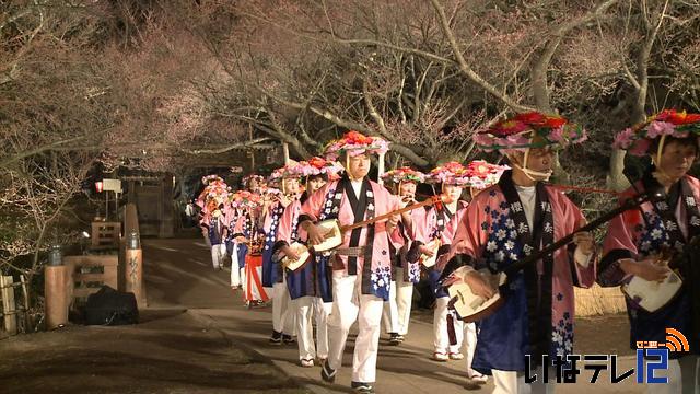 高遠城址公園　花見ムード満開