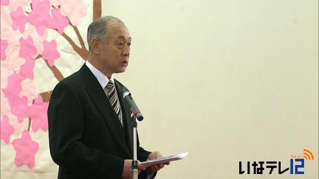 巣立ちの春　小学校卒業式ピーク