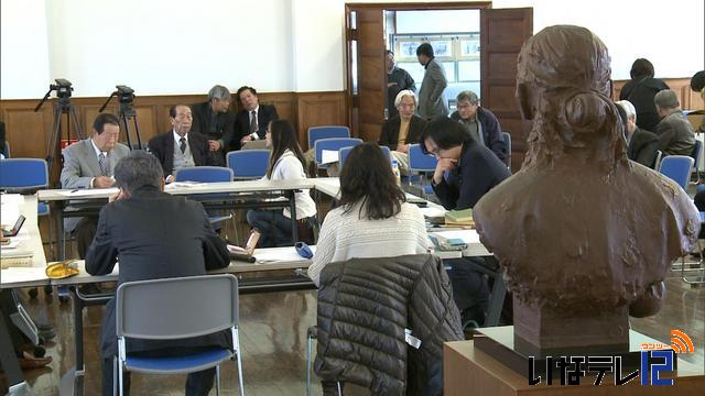 展示室設置に合わせてブロンズ像寄贈