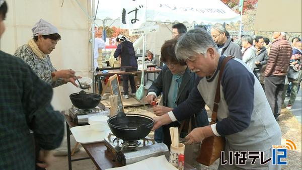 高遠城址もみじ祭り　２５０本が見ごろ