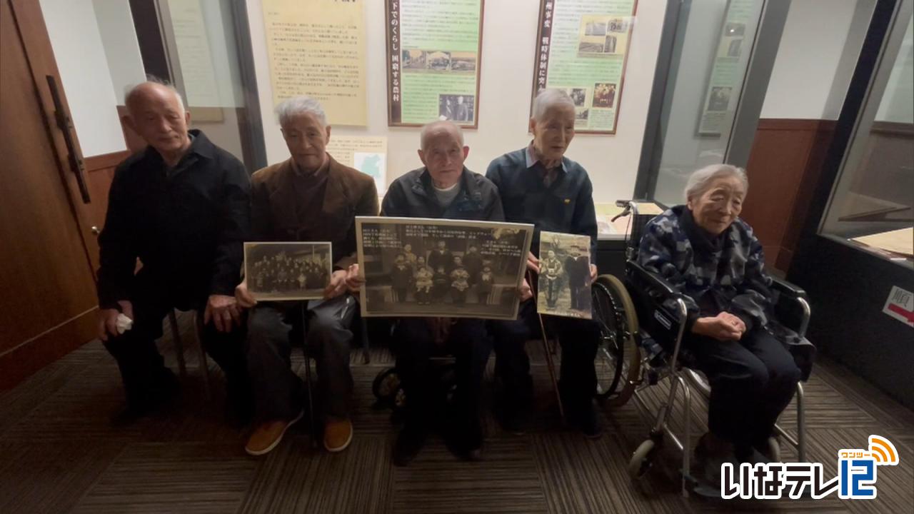 創造館「ある一家の十五年戦争」 家族が見学