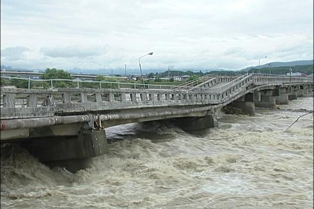 【カメラリポート】2006年7月豪雨災害から2年半<br>架け替えの新殿島橋完成間近