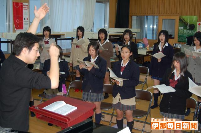 高遠高生が東京芸大学生に合唱指導受ける