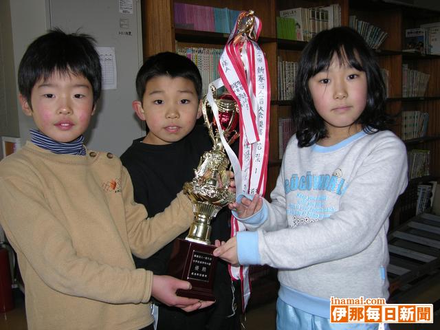宮田小3年「若葉1」が伝統の百人一首大会で優勝