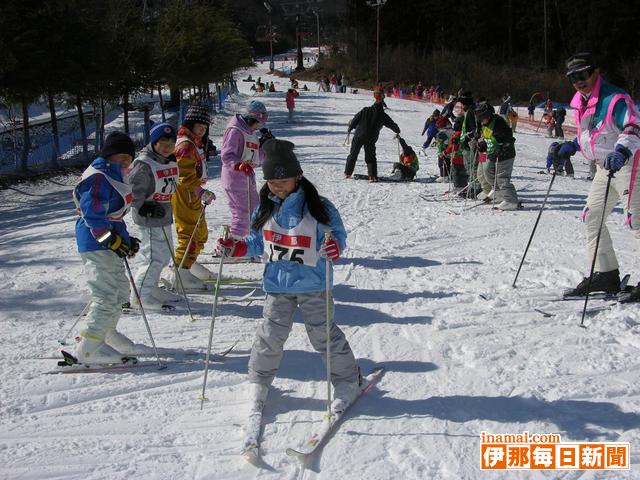 宮田村公民館スキー教室に64人、村スキークラブの指導で