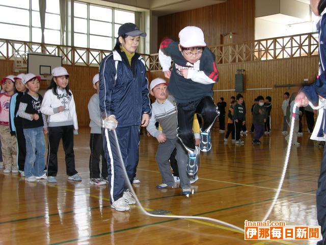 中沢小学年対抗大縄跳び大会