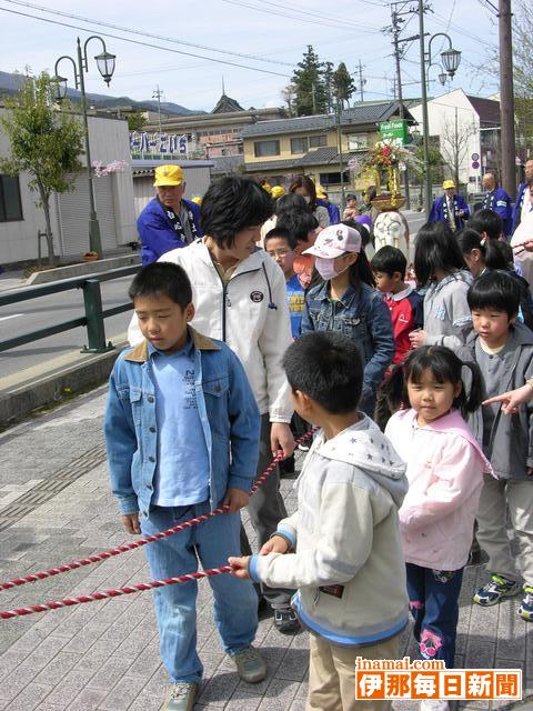 子どもたち・ｽ主役・ｽに花まつり