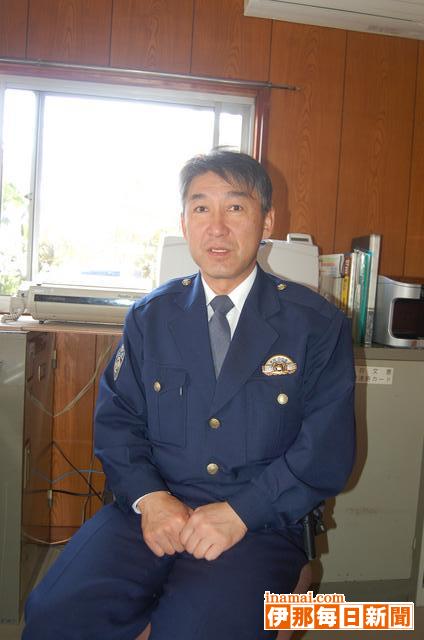 駒ケ根警察署飯島町飯島警察官駐在所所長の清水伸一警部補(51)、飯島町中町