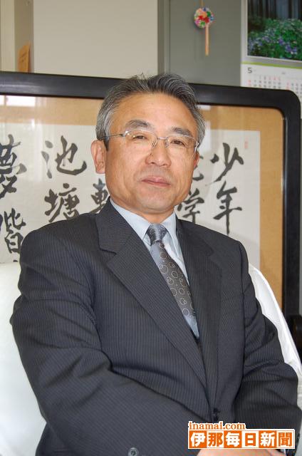 中川東小学校校長、井上康良さん(57)