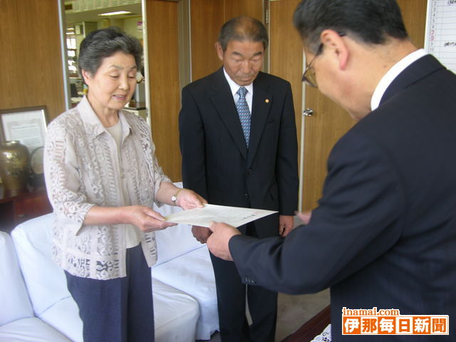 法務大臣メッセージ村長に伝達