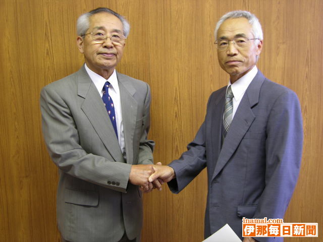 人権養護委員に橋倉さん、前任者の矢亀さんに法務大臣感謝状