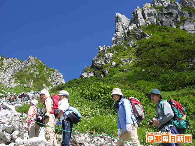 7年ぶり復活村民登山、雲上の別天地目指して