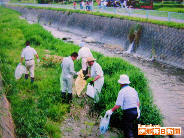 小田切川で美化作業