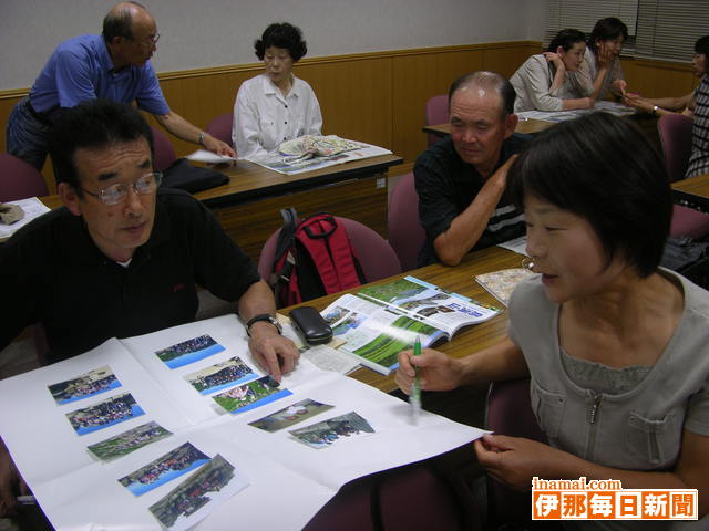 村民登山の参加者が写真交歓会