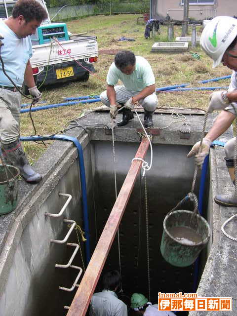 水道事業組合がボランティアで浄水場の清掃作業