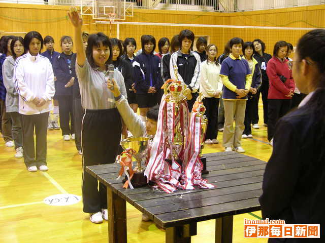 女子バレーブロックトーナメント開幕