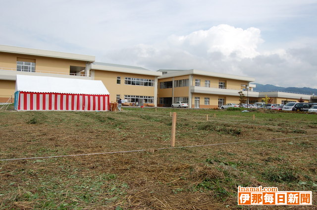 長野県厚生農業協同組合連合会が老人保健施設「すずたけ」に併設する診療所を建設