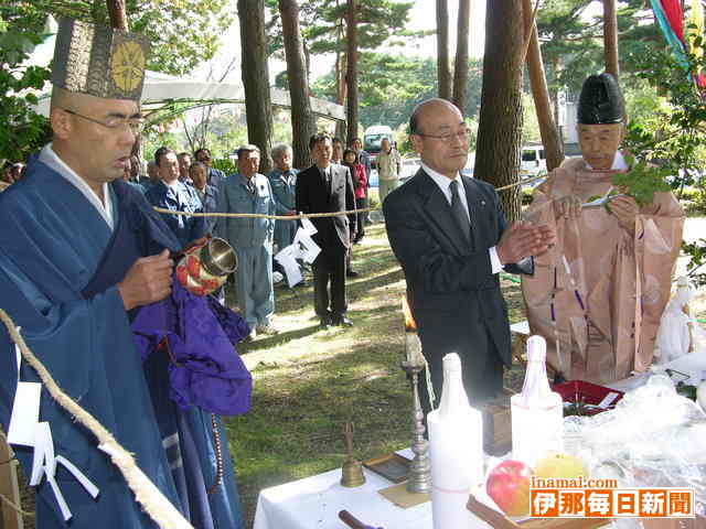 産業振興願って不動滝例祭、珍しい「神仏習合」で