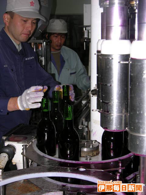 山ぶどうワイン「紫輝」12月2日のワイン祭りで解禁