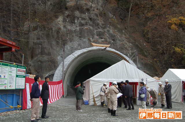 松川インター大鹿線の滝沢トンネル安全祈願祭