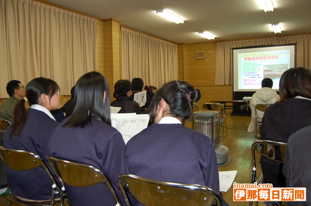 08年4月開始の多部制・単位制高校「箕輪進修高校」(仮称)の学校説明会が開かれる
