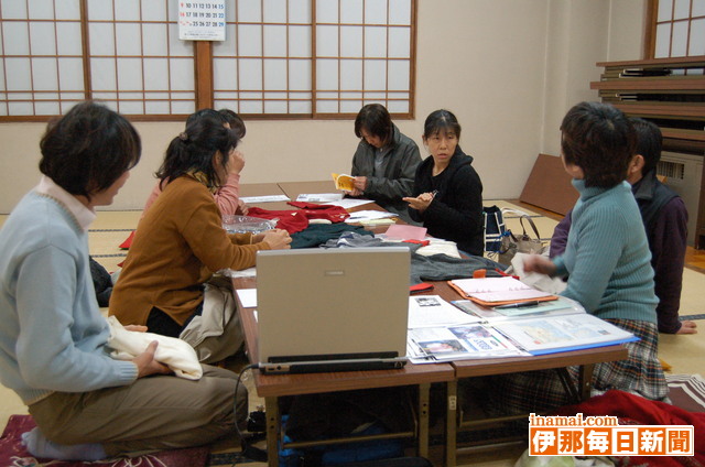 「ベトナムの小学校に教科書を届けよう」プロジェクト<br>箕輪町に住民有志の実行委員会「チームそよかぜ」発足