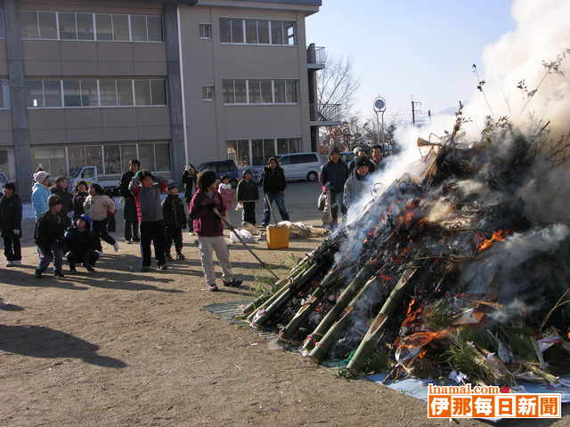 宮田村の5地区でどんど焼き