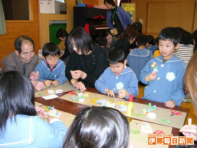 卒園式着用の繭コサージュを親子で手作り