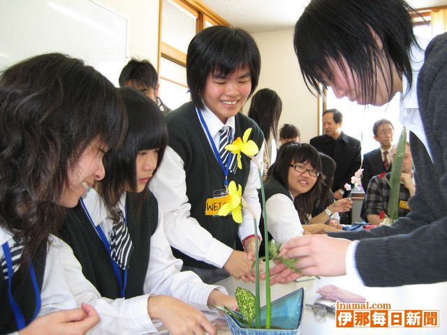 伊那弥生ヶ丘高校の生徒が台湾の高校生と日本の伝統文化を通して交流