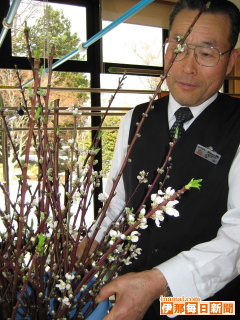 みはらしの湯で2日、桃の節句に合わせて桃花風呂