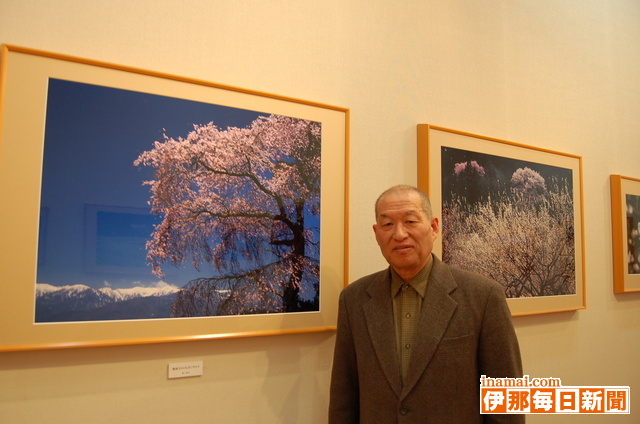 かんてんぱぱホールで青野恭介写真展「花回廊伊那路」