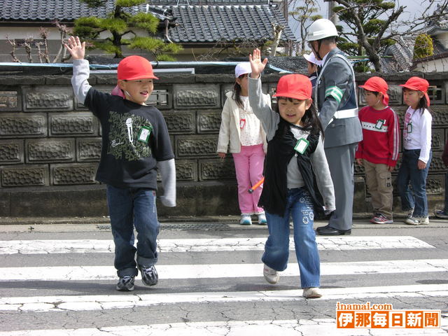 箕輪北小で交通安全教室