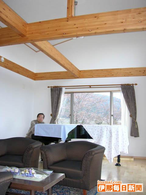 世界へ広がる音楽ハウス、ビオラ奏者兎束さんの自宅が宮田村に完成