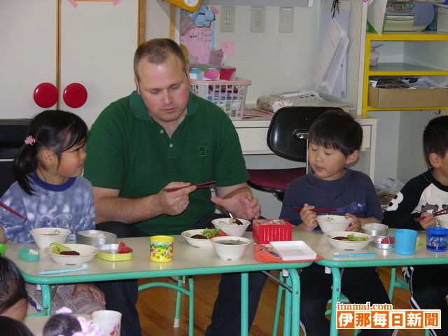 箕輪町の保育園で英語あそび始まる