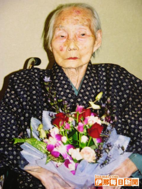 宮田村町2区100歳の小木曽さんを敬老訪問