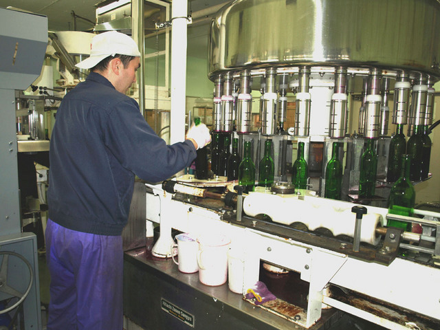山ぶどうワイン2008年産「紫輝」7日のワイン祭りで解禁