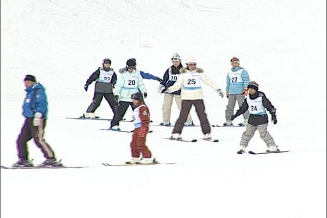 伊那小児童が木曽でスキー教室