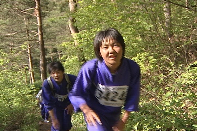 南箕輪中学校の生徒が経ヶ岳強歩大会