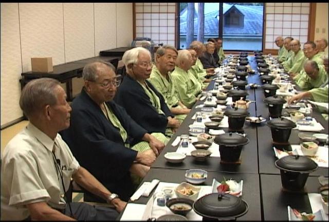 旧制伊那中　昭和20年卒業生「四卒会」が同窓会