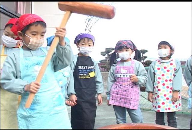 上古田保育園でもちつき