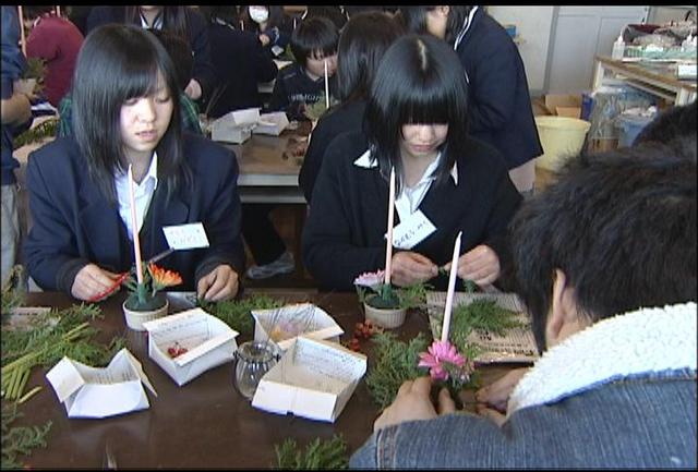 上農高と伊那養高等部　フラワーアレンジ交流