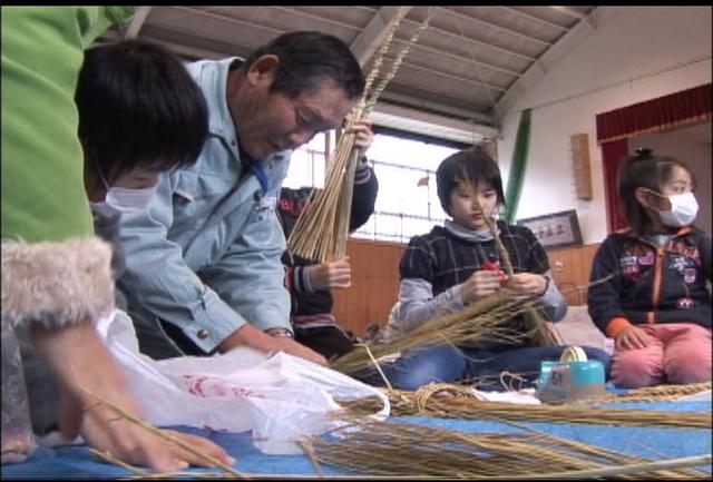 伊那西小でしめ飾り作り