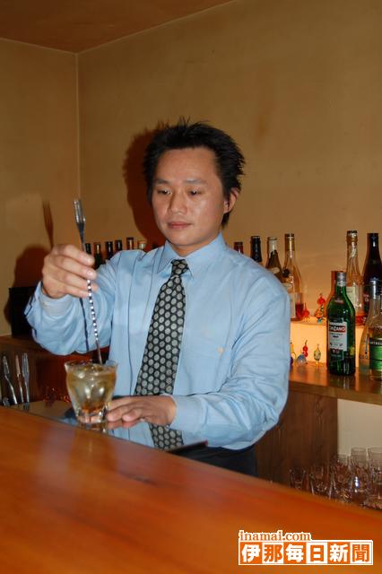 個性あるウイスキーの味を楽しんで欲しい<br>伊那市　カフェ・カフカ店主　有賀正臣さん(32)