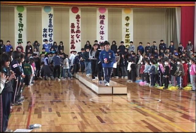 南箕輪小で6年生を送る会