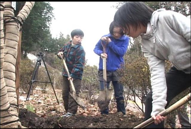 伊那小6年夏組　卒業記念植樹