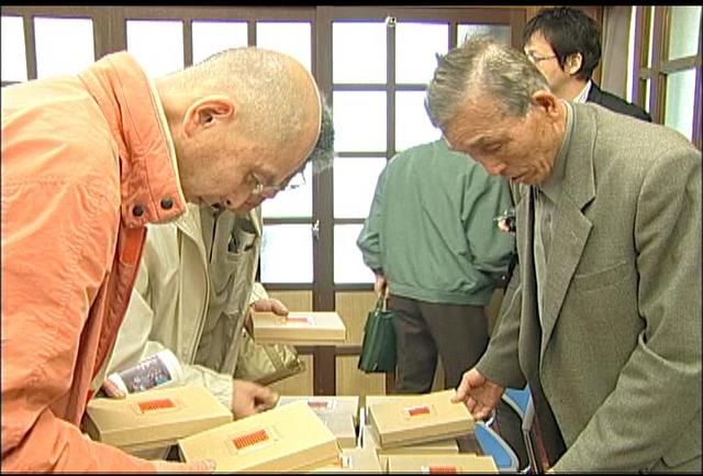 会員に女王蜂配る