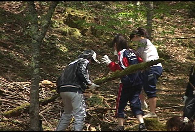 都立の高校生が伊那市で奉仕活動