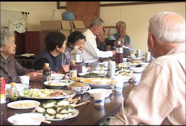 東松常会の男性有志が食事ふるまう